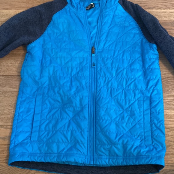 North Face boys size large (14/16) light jacket. Like new condition. - Picture 4 of 4